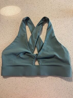 Fabletics Oasis Twist Medium Impact Sports Bra - Turquoise